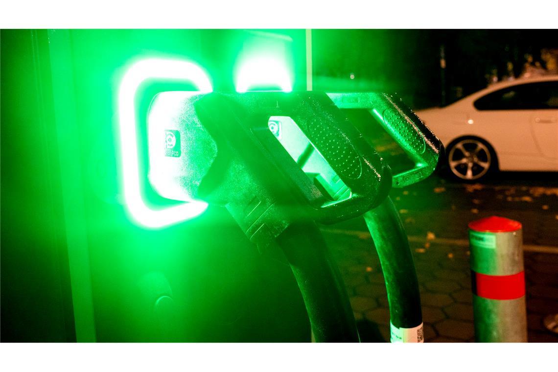 Die Verfügbarkeit von Ladepunkten für E-Auto-Besitzer variiert in den Bundesländern stark. (Archivbild)