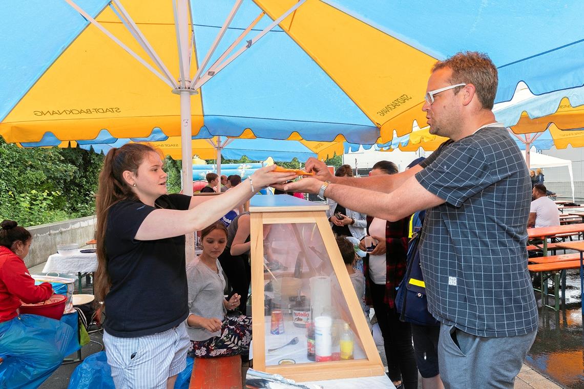 Die Verkaufsstände beim Backnanger Straßenfest sind für viele Vereine und Organisationen eine wichtige Einnahmequelle, die in diesem Jahr wegfällt..Archivfoto: J. Fiedler