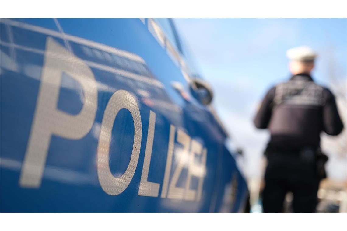 Die Verkehrspolizei stellte fest, dass der Fahrer keinen Führerschein besaß (Symbolbild).