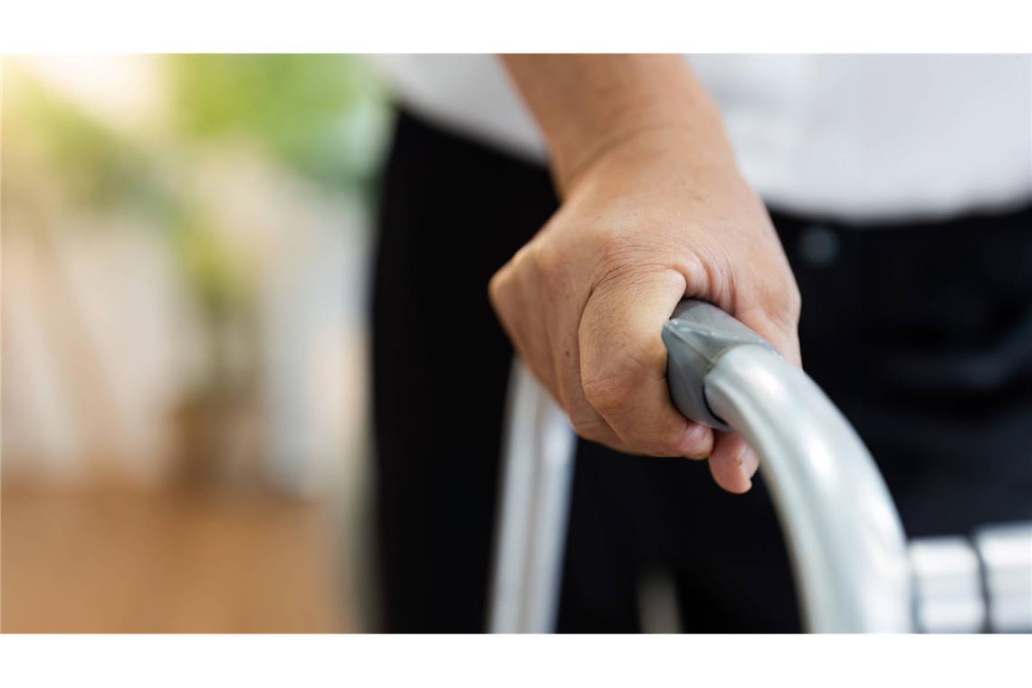 Die Verlängerung verlangt den Patienten viel Disziplin ab: Dehnübungen für die Muskulatur gehören zum Pflichtprogramm. Etwa ein Jahr nach einem Oberschenkeleingriff können die dann gewachsenen Patienten wieder mit Sport und Joggen anfangen.