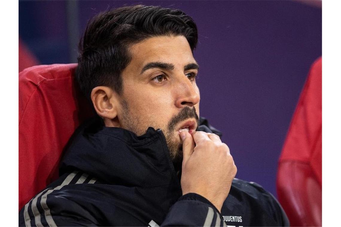 Mit Pizza aus dem Pappkarton: Khedira-Coup freut Hertha Die Verpflichtung von Sami Khedira lässt das Stimmungsbarometer bei Hertha BSC steigen. Foto: Marius Becker/dpa