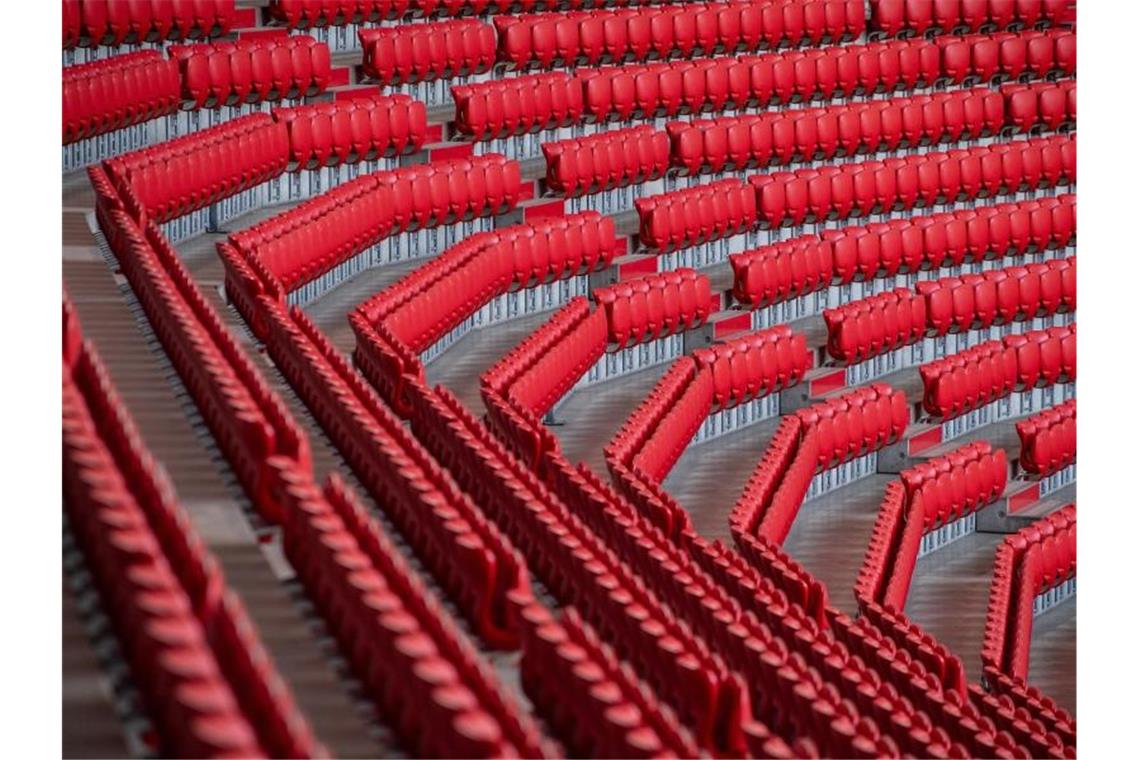 Profiligen fordern Fan-Rückkehr Die Vertreter der vier Profiligen plädieren für eine Rückkehr zu standortbezogenen Hygienekonzepten. Foto: Matthias Balk/dpa