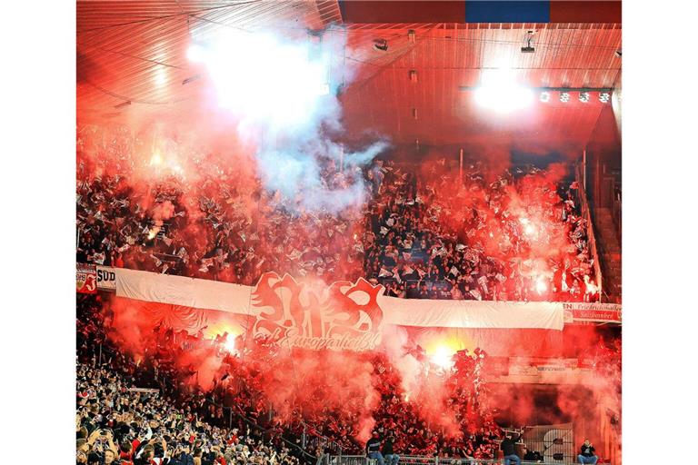 Die VfB-Fans (hier in Basel) sind sehr reisefreudig.