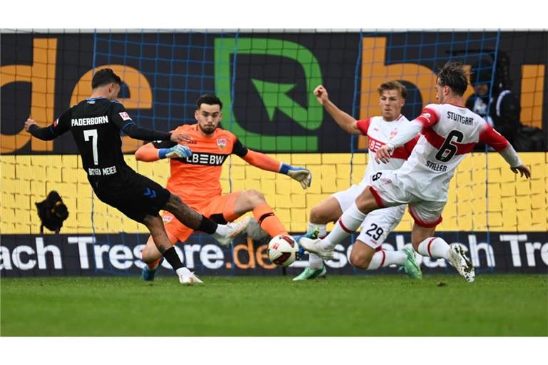 Die VfB-Spieler um Dennis Seimen (2. v. li.) warfen sich in die Schüsse der Paderborner – das verhalf dem Team am Ende zum 2:0-Erfolg.
