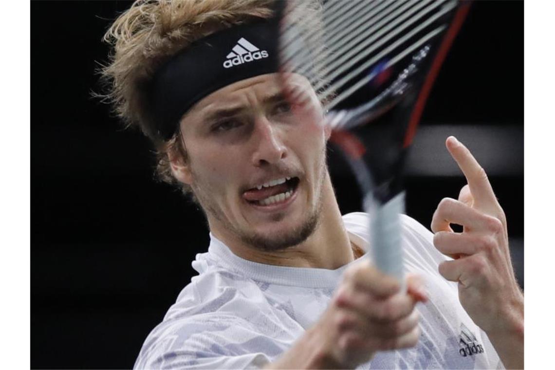 Trotz Final-Niederlage: Zverev zuversichtlich nach London Die vielen Schlagzeilen über sein Privatleben blendete Zverev in Paris komplett aus. Foto: Christophe Ena/AP/dpa