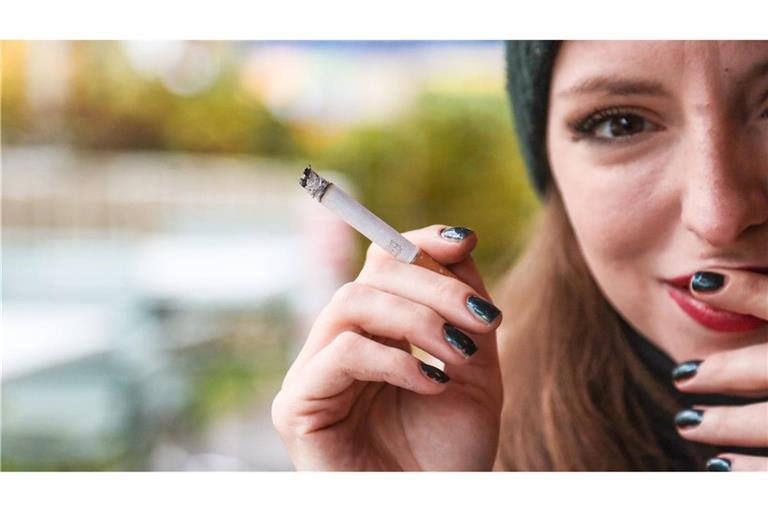 Die Vielzahl giftiger Substanzen im Tabakrauch greift nahezu alle Strukturen des Auges an.