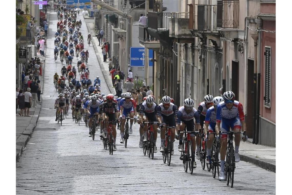 Sagan hauchdünn geschlagen - Démare gewinnt 4. Giro-Etappe Die vierte Etappe des Giro d’Italia führte von Catania nach Villafranca Tirrena. Foto: Fabio Ferrari/LaPresse/dpa