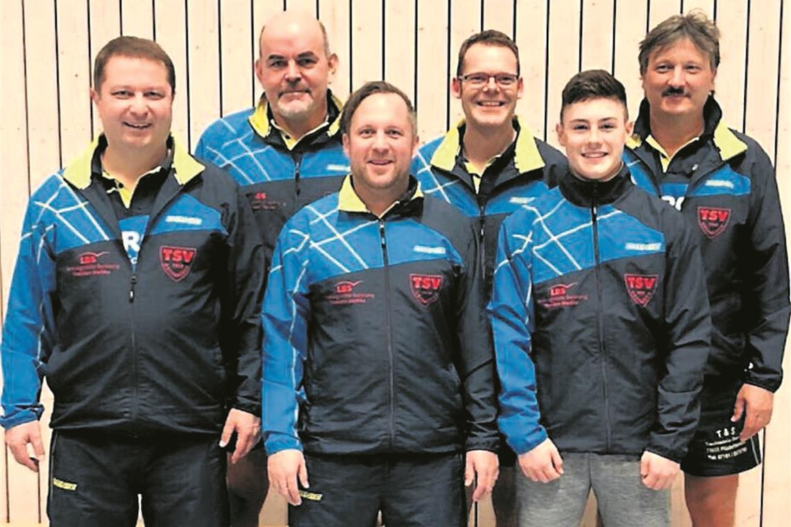 Burgstetten und Großerlach bleiben in der Bezirksliga Die vierte Mannschaft des TSV Oberbrüden ist Meister in der Kreisliga C Südwest. Zur erfolgreichen Mannschaft gehören (von links): Andreas Krinninger, Wolfgang Stahl, Kapitän Björn Quiram, Gerald Schmidt, Pascal Katz und Steffen Kaden. Fotos: privat