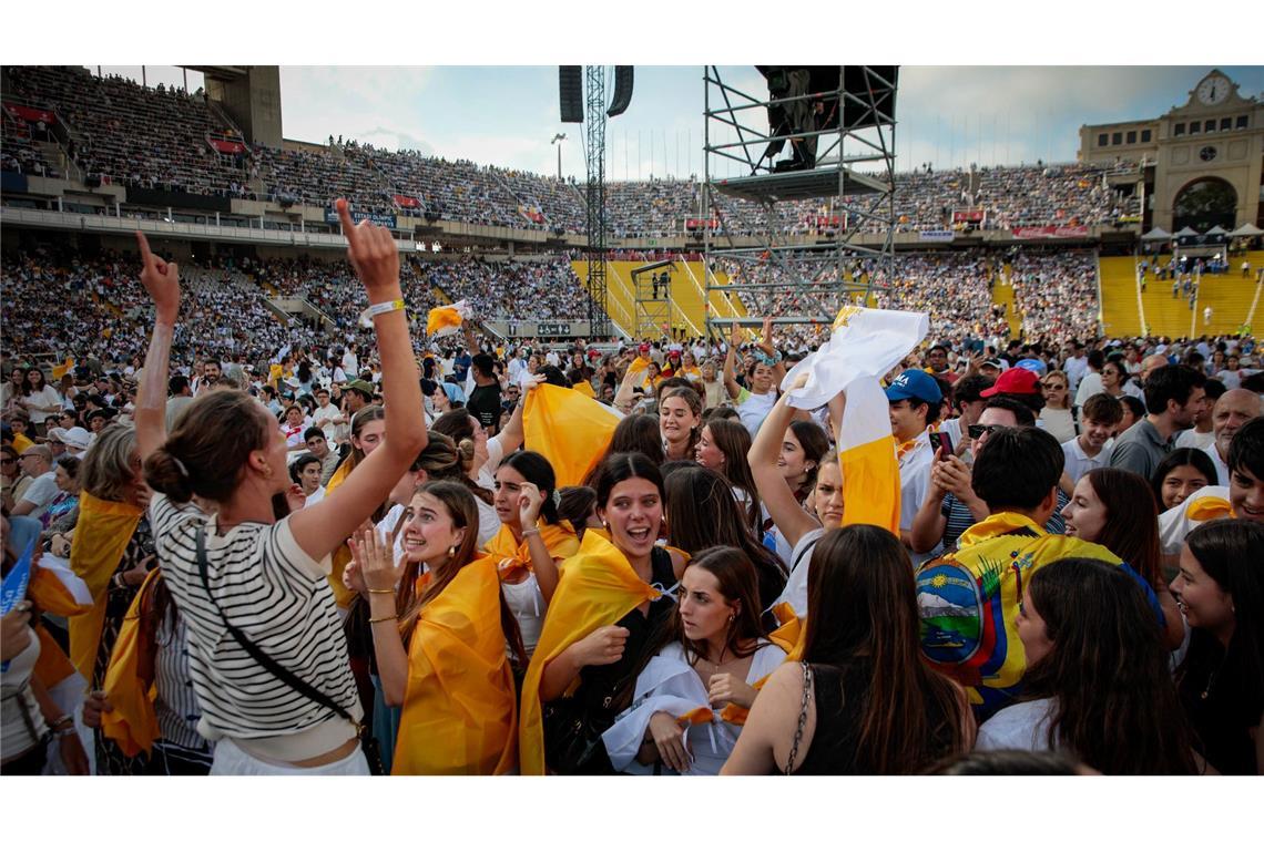 Die Vigilie mit rund 40.000 Teilnehmern im Olympiastadion war die größte Veranstaltung während des zweitägigen Aufenthalts des Papstes in Barcelona.
