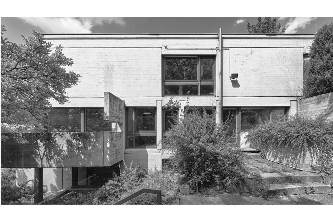 5 der besten umgebauten Villen und Wohnungen in Stuttgart Die Villa steht unter Denkmalschutz. Sie ist jetzt energetisch auf dem neuesten Stand und kann überdies leicht von einem Zwei- in ein Dreifamilienhaus umgebaut werden. Auch Flexibilität sorgt für die Langlebigkeit eines Gebäudes, weil es sich den Bedürfnissen der Nutzer anpasst.