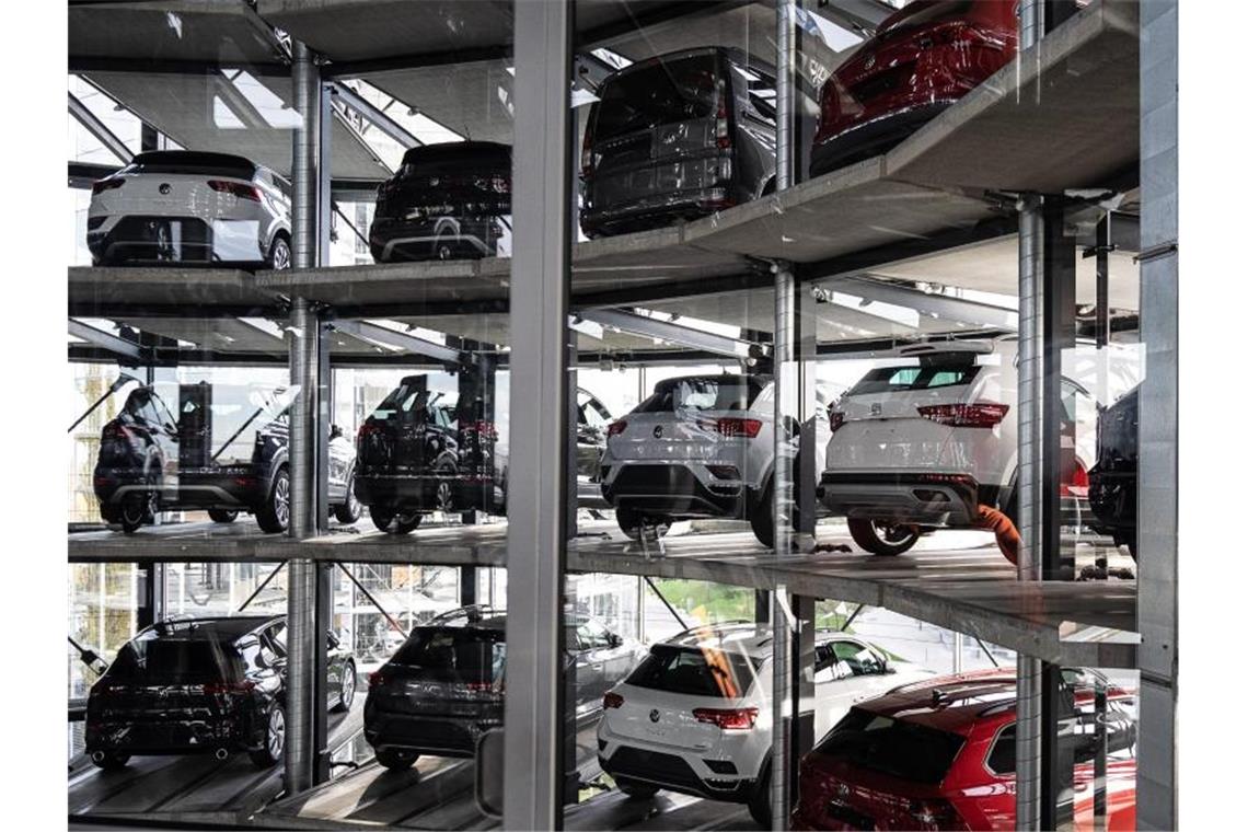 Pkw-Neuzulassungen in EU: Historisch schwacher Februar Die Volkswagen-Gruppe als Marktprimus lag mit 11,5 Prozent im Minus und kam auf 176.000 Neuzulassungen. Foto: Swen Pförtner/dpa