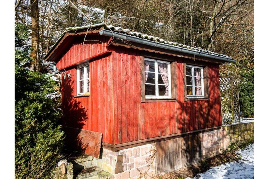 „Waldläufer von Oppenau“ teils vermindert schuldfähig Die vom Angeklagten Yves R. illegal genutzte Gartenhütte steht an einem Hang oberhalb von Oppenau. Foto: Philipp von Ditfurth/dpa/Archivbild
