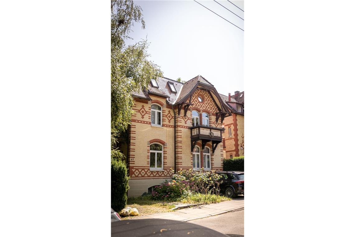 Die vom Architekturbüro Eisenlohr&Weigle entworfene Villa von 1896 in Stuttgart-Nord wurde jüngst von Architekt Hadi Tandawardaja von SOMAA Büro für Architektur und Innenarchitektur sorgfältig  saniert.