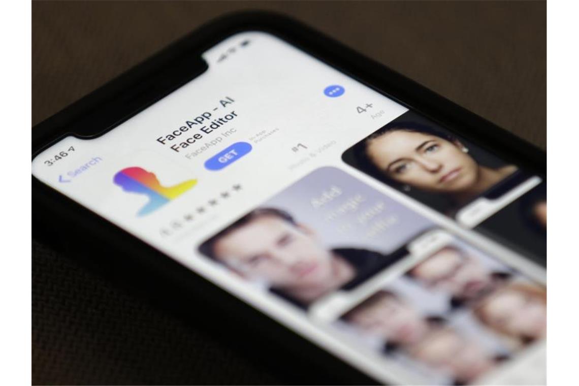 FaceApp löst Promi-Hype und Datenschutz-Bedenken aus Die von Russland aus betriebene App FaceApp könnte wegen ihres Umgangs mit persönlichen Daten ein nationales Sicherheitsrisiko darstellen. Foto: Jenny Kane/AP