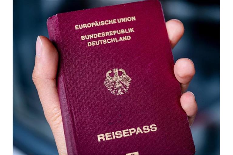 Die vor rund zweieinhalb Jahren eingeführte Möglichkeit, Kämpfern einer Terrormiliz die deutsche Staatsbürgerschaft zu entziehen, hat in der Praxis noch keine Folgen gehabt. Foto: Fabian Sommer/dpa