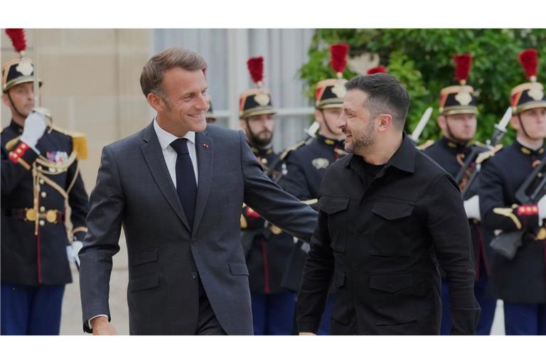 Die Vorarbeiten für Sicherheitsgarantien für die Ukraine sind nach Angaben von Präsident Macron abgeschlossen.