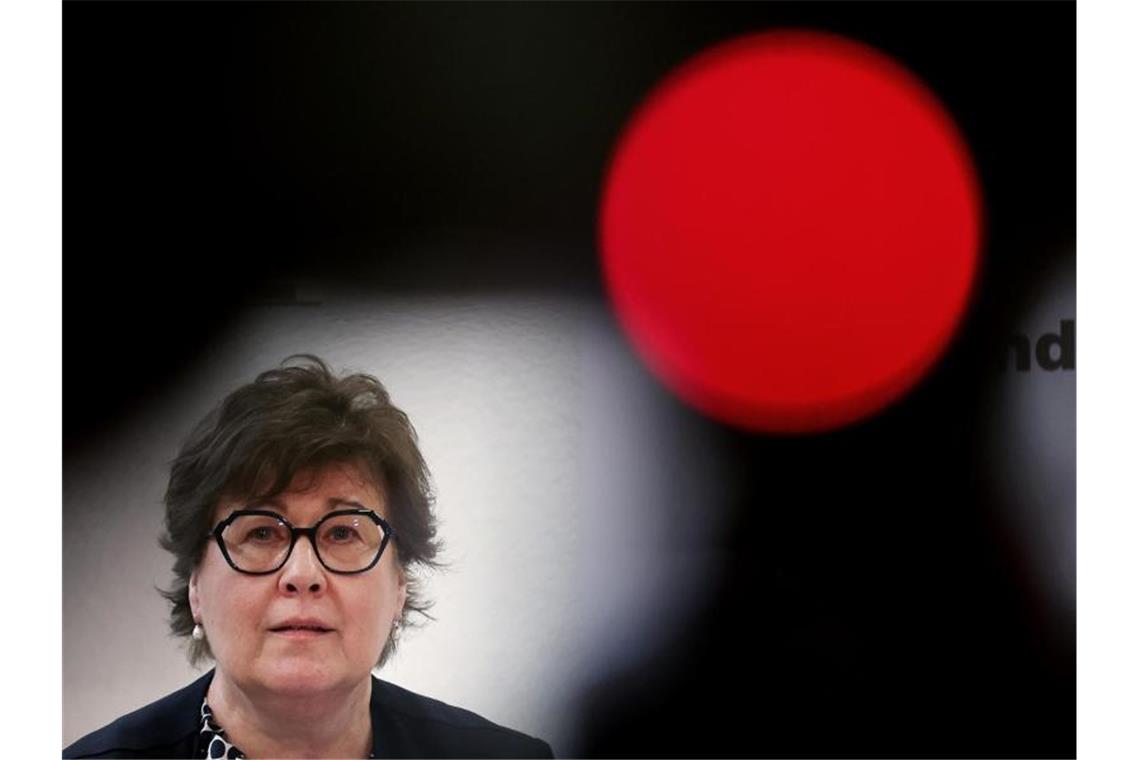 Gesundheitsminister der Länder einig bei Pflege-Impfpflicht Die Vorsitzende der Gesundheitsministerkonferenz: Petra Grimm-Benne. Foto: Ronny Hartmann/dpa