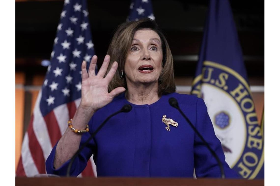 Die Vorsitzende des Repräsentantenhauses, die Demokratin Nancy Pelosi, spricht in Washington zu Journalisten. Foto: J. Scott Applewhite/AP/dpa