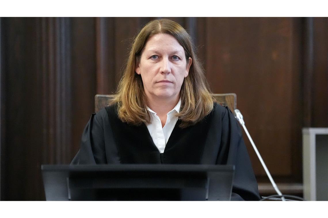 Die Vorsitzende Richterin Isabel Hildebrandt hat viele Fragen an den mutmaßlichen Chef der Entführer.