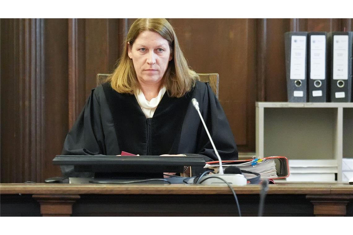 Die Vorsitzende Richterin unterbrach die Erklärung der Angeklagten Block mehrfach.