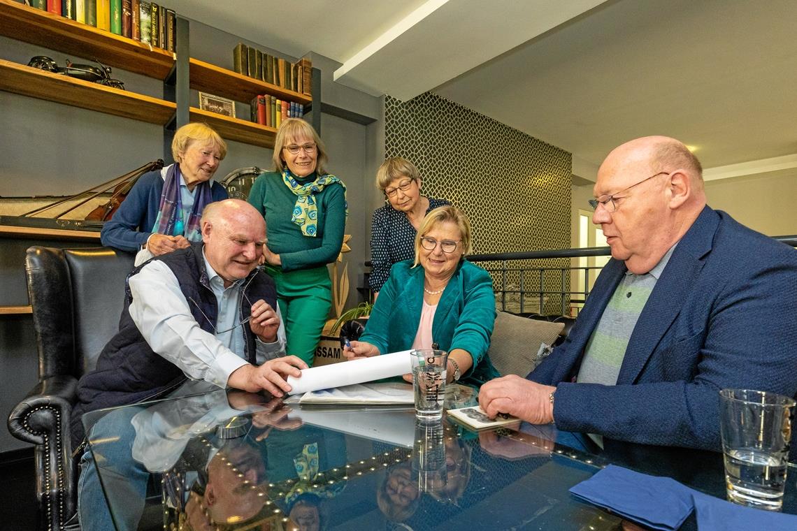 Die Vorsitzenden des Vereins waren auch im Komitee bereits aktiv, zum Teil schon seit der Gründung. Von rechts: Klaus Siebrand, Inge Wagner, Gerlinde Fritz, Brigitte Trein, Michael Balzer und Christa Elser. Foto: Alexander Becher