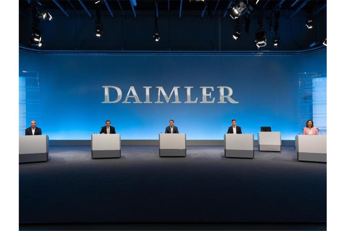 Die Vorstandsmitglieder von Daimler in der virtuellen Hauptversammlung der Daimler AG. Foto: Daimler AG/dpa