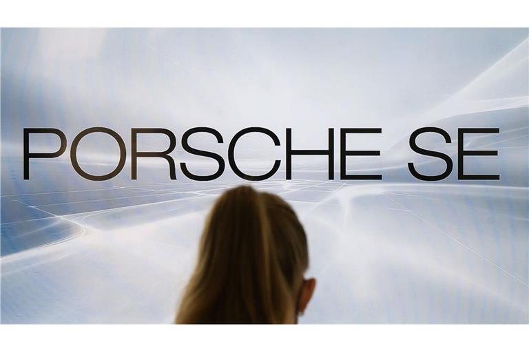 Die VW-Dachgesellschaft Porsche SE ist mit einem Milliardenverlust ins Jahr gestartet. (Archivbild)