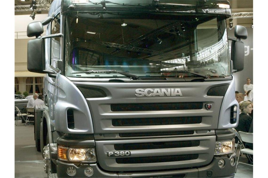 VW-Marke Scania will weltweit 5000 Stellen streichen Die VW-Tochter Scania will im Zuge der Corona-Krise weltweit rund 5000 Stellen streichen. Foto: Rainer Jensen/dpa