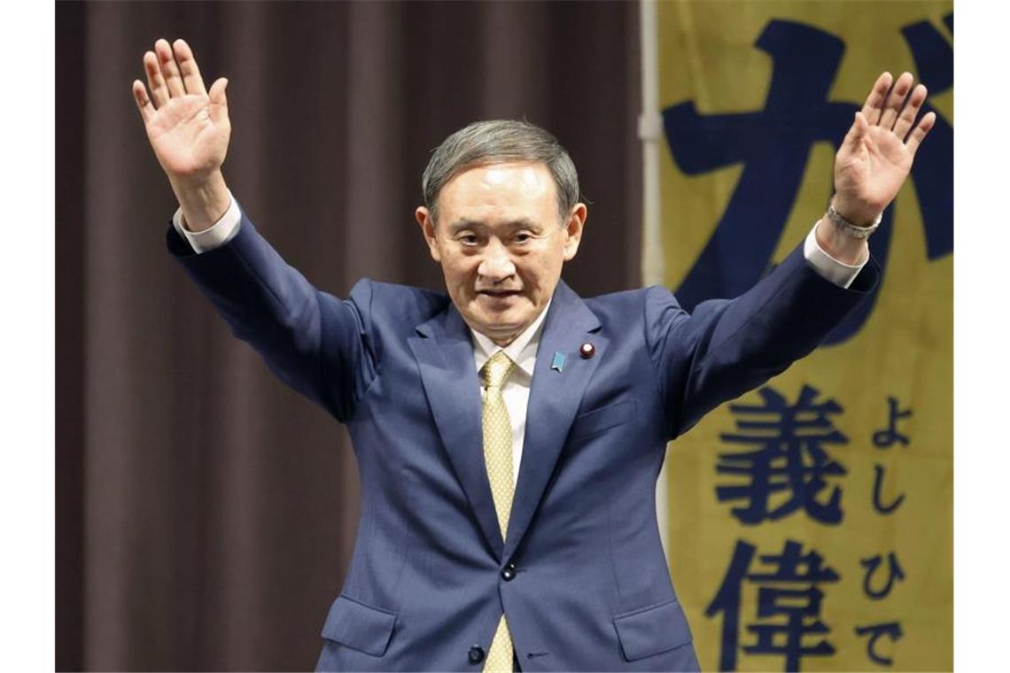 Suga neuer Chef der Regierungspartei in Japan Die Wahl von Suga, der fast acht Jahre lang als Kabinettssekretär Abes rechte Hand war, galt nur als eine Formsache. Foto: -/kyodo/dpa