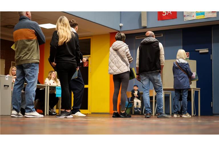 Die Wahllokale füllen sich.