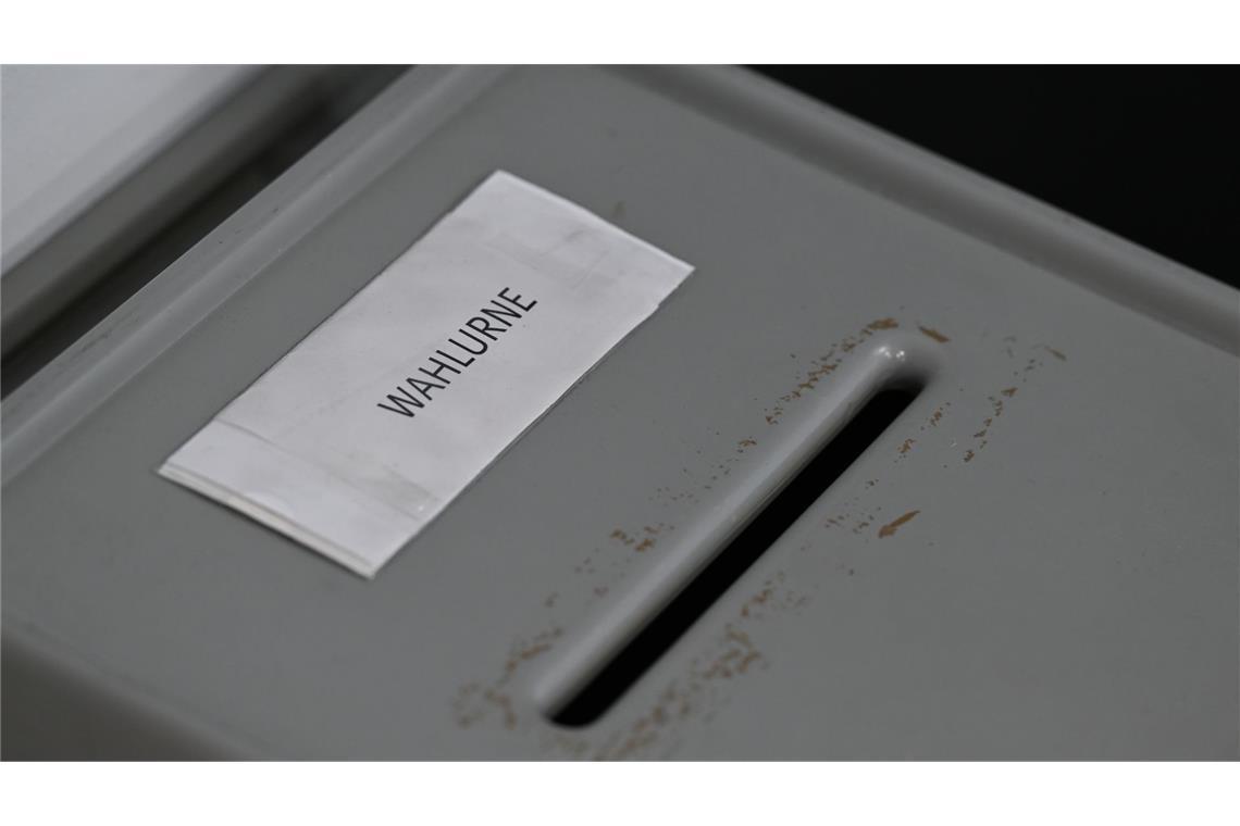 Die Wahllokale sind geöffnet.