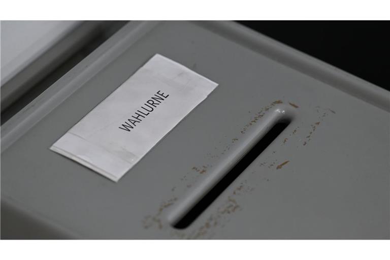 Die Wahllokale sind geöffnet.