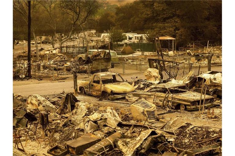 Die Waldbrände haben Tausende Menschen aus ihren Häusern getrieben. Hier eine ausgebrannte Siedlung bei Napa County. Foto: Noah Berger/AP/dpa