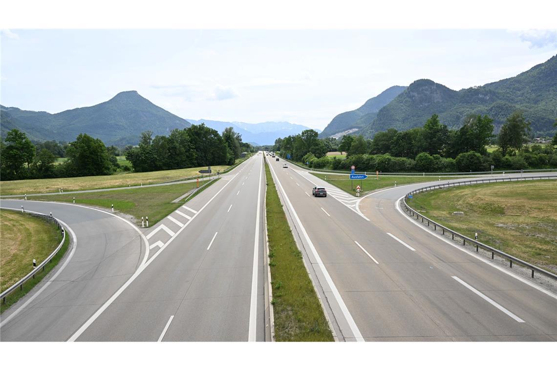 Die Warnungen vor einem Verkehrschaos haben offenbar gewirkt - nur wenige Autos auf der A8 in Richtung Österreich