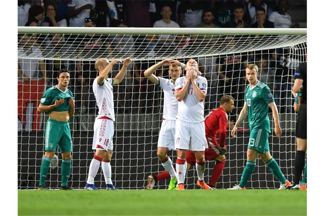 Auch ohne Löw: DFB-Team erfüllt Pflicht in Weißrussland Die weißrussischen Spieler sind nach einer vergebenen Torchance enttäuscht. Foto: Marius Becker