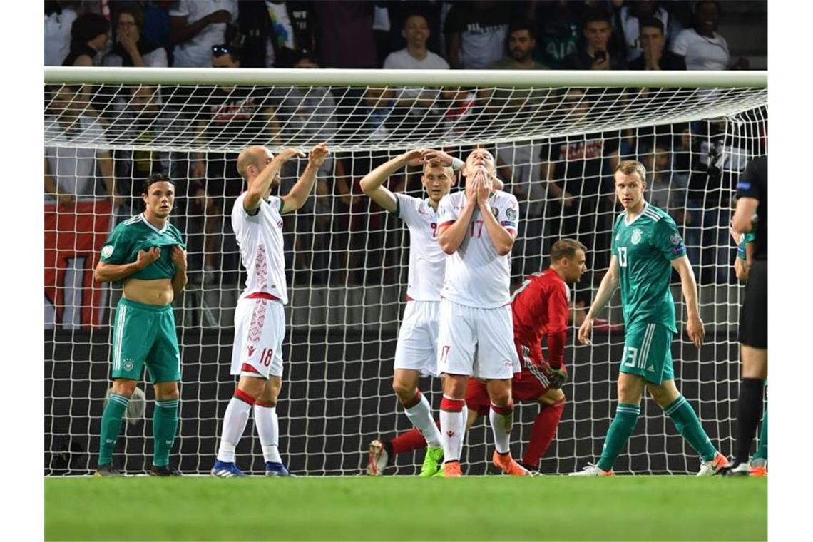 Die weißrussischen Spieler sind nach einer vergebenen Torchance enttäuscht. Foto: Marius Becker