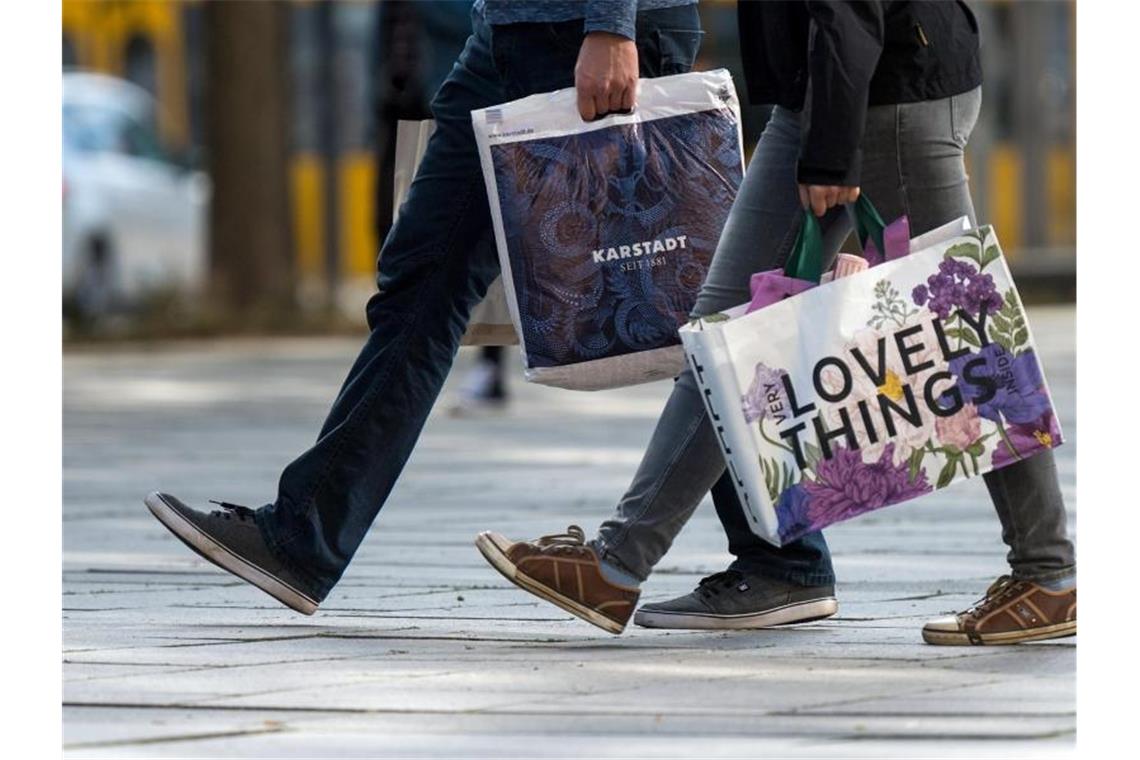 Verbraucher: Kauflust sinkt, Konjunkturerwartung steigt Die weiterhin hohe Inflation drückt auf die Kauflust. Foto: Monika Skolimowska/ZB/dpa