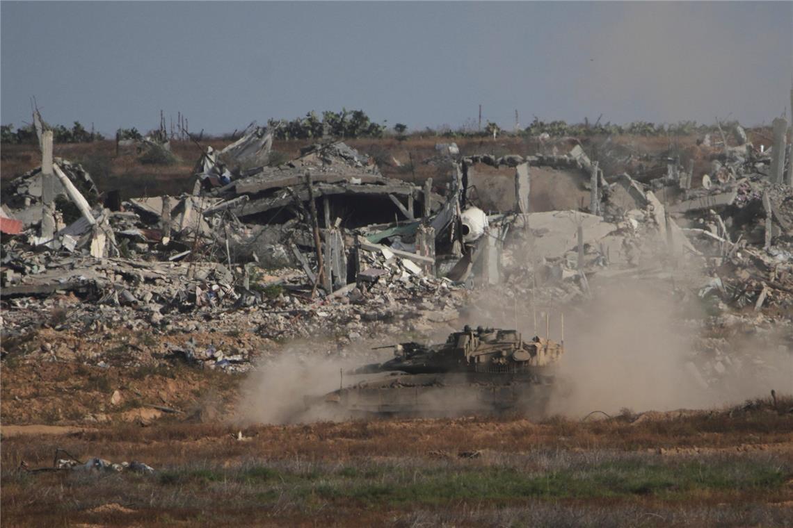 Netanjahu warnt Einwohner der Stadt Gaza: „verschwinden Sie" Die Weltgesundheitsorganisation (WHO) hat nach der Beschädigung eines zentralen Warenlagers in Deir al-Balah scharfe Kritik am Umgang mit Gesundheitseinrichtungen im Gaza-Krieg geäußert (Archivfoto).