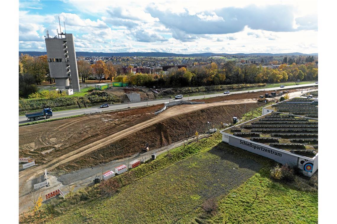 Die Widerlager für die Brücke beim Wasserturm sind fertig. Vierspuriger Ausbau d...