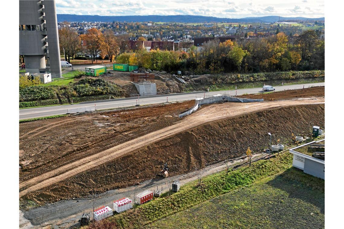 Die Widerlager für die Brücke beim Wasserturm sind fertig. Vierspuriger Ausbau d...