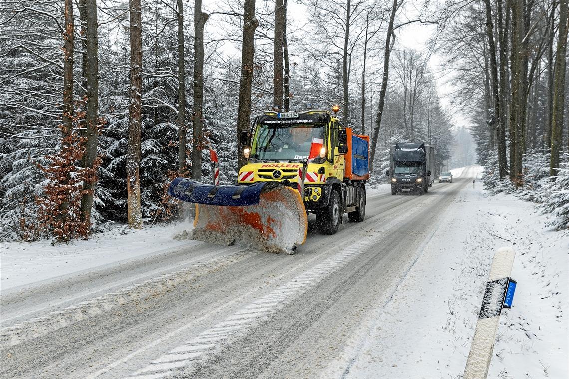 Winterwetter sorgt für zahlreiche Unfälle Die Winterdienste im Raum Backnang waren gestern wieder im Volleinsatz. Foto: J. Fiedler