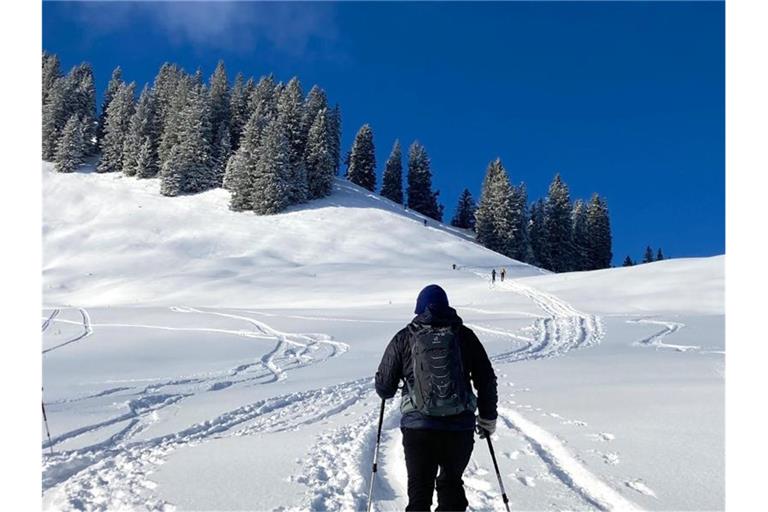Die Winterurlaubsregionen in den deutschen Alpen starten mit großem Handicap in den zweiten Corona-Winter. Foto: Carsten Hoefer/dpa