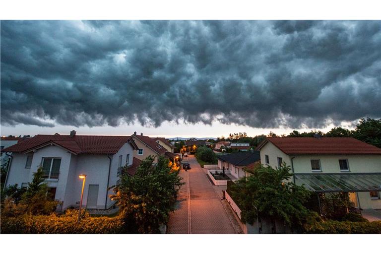 Die wirtschaftliche Unsicherheit und die andauernde Konjunkturkrise dämpfen nach Einschätzung der Interhyp den Immobilienmarkt. (Symbolbild)