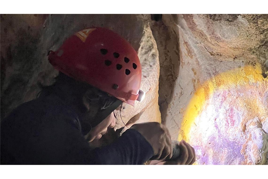 Die Wissenschaftler entdeckten eine Hand-Schablone, die mindestens 67.800 Jahre alt ist.