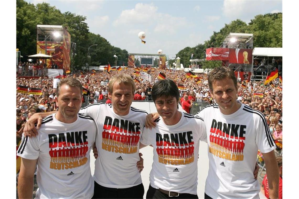 Vom Klettern und Kicken: Elf Doku-Tipps für Sport-Fans Die WM 2006 stand im Mittelpunkt des Films Sommermärchen. Foto: DB Marcus Brandt/ddp/Pool/dpa