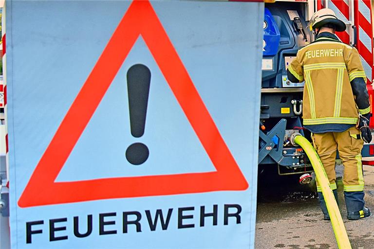Die Wohnung der Seniorin war bei Eintreffen der Feuerwehr stark verraucht. Symbolfoto: Tobias Sellmaier