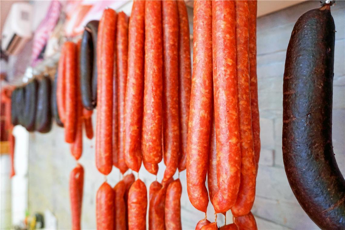 Nach Sturz durchs Fenster gibt’s erstmal Wurst Die Würste haben dem Betrunkenen gemundet, wenngleich er nicht wusste, wo er war. Symbolfoto:pixelio.de/Sebastian Karkus