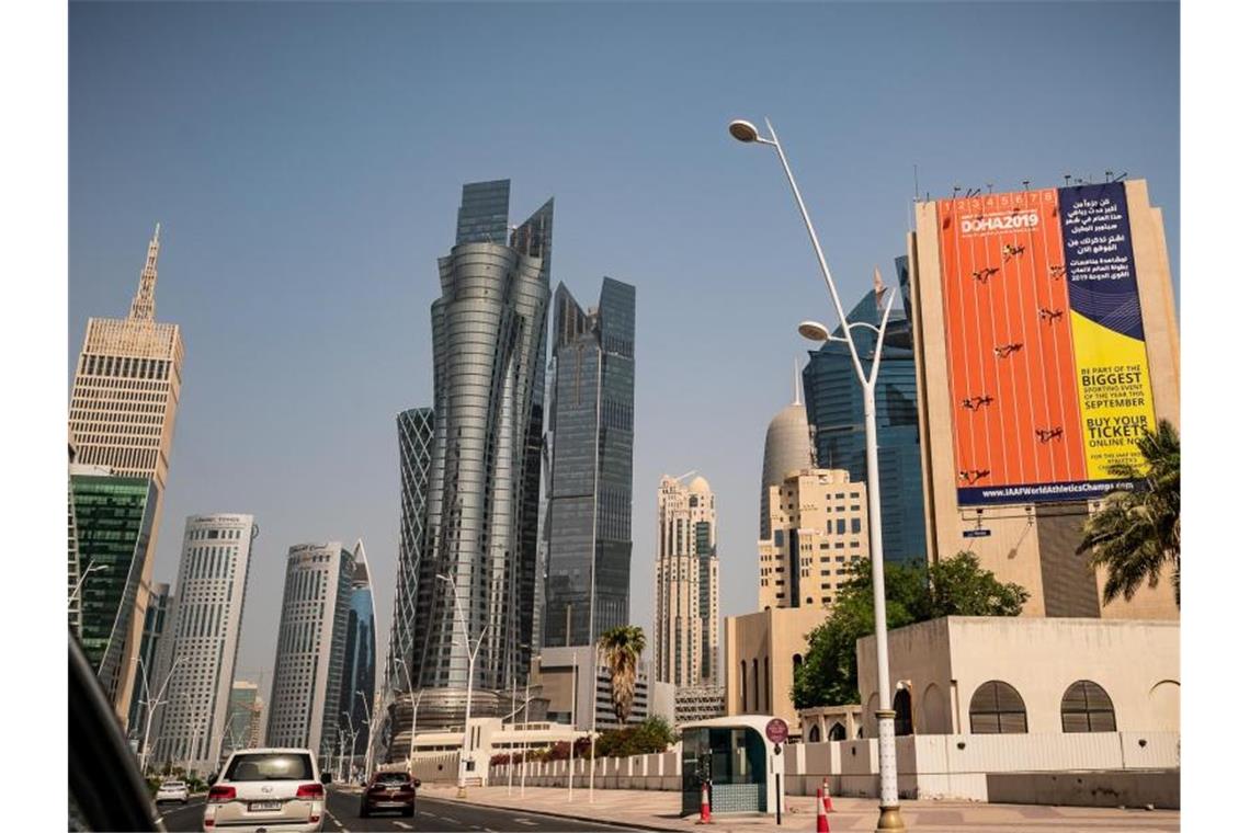 Die Wüsten-WM ist angesichts des Standortes umstritten: Werbung für die Titelkämpfe in Doha. Foto: Michael Kappeler