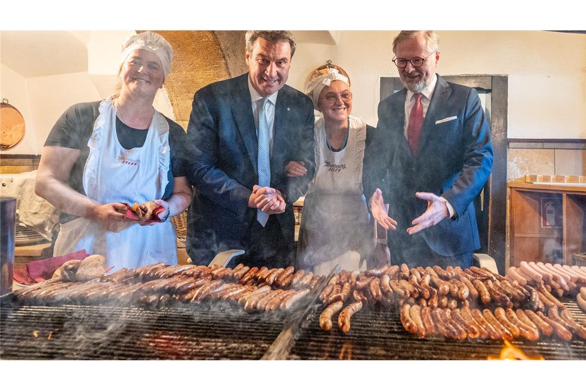 Die "Wurstkuchl" lockt nicht nur Bratwurstfan Markus Söder (CSU) an. (Archivbild)