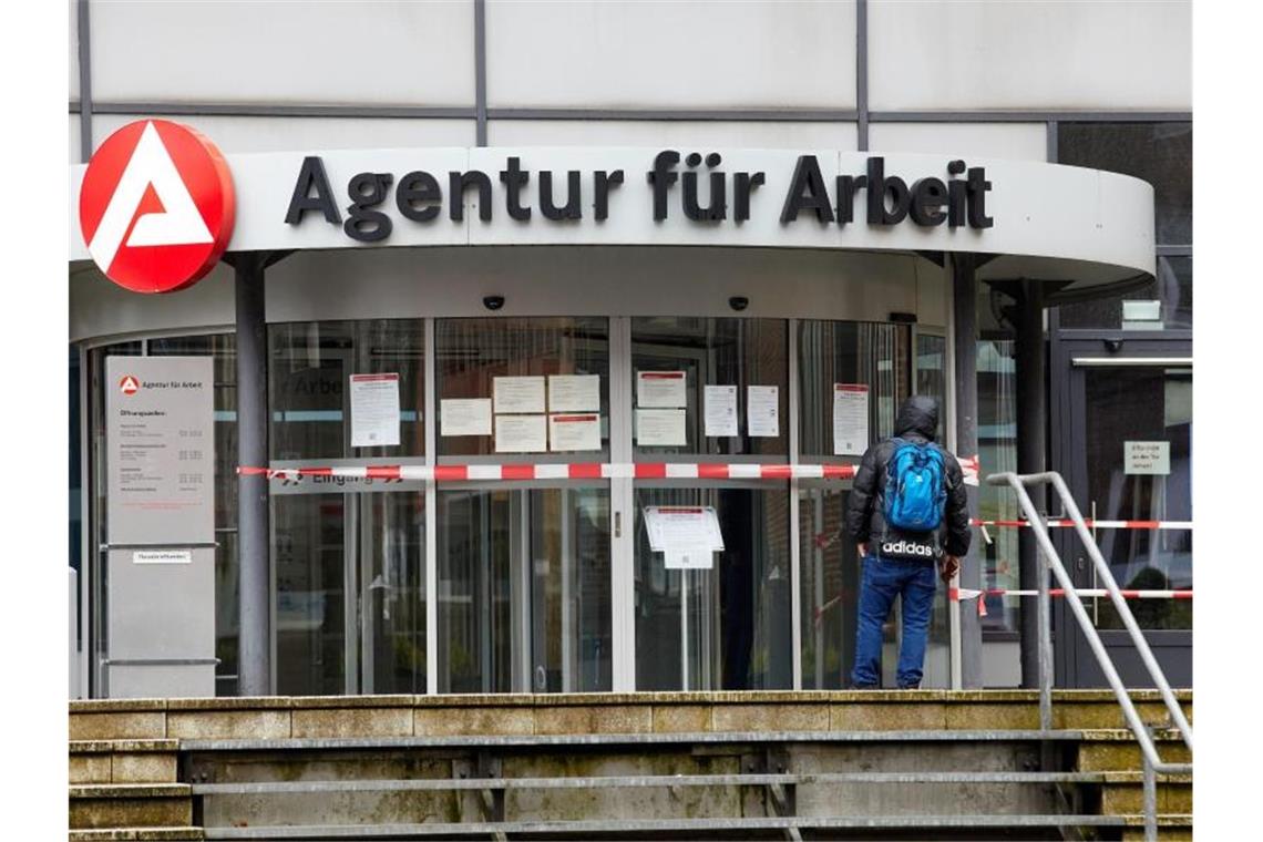 Die Zahl der Arbeitslosen ist im Mai auf 2,813 Millionen Menschen gestiegen. Foto: Georg Wendt/dpa